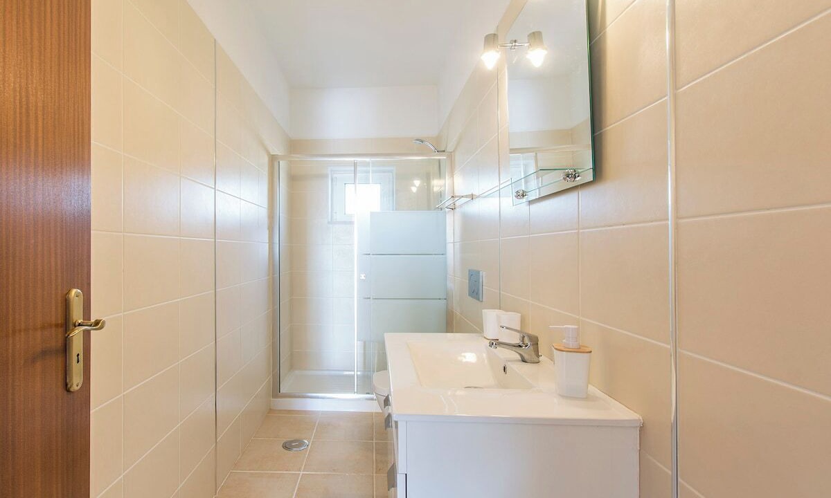 Photo of Bathroom in Tunes