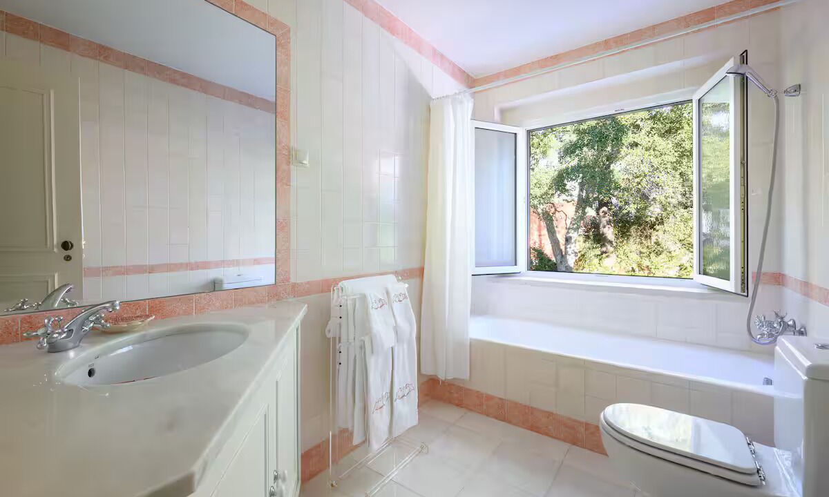 Photo of Bathroom in Castelo