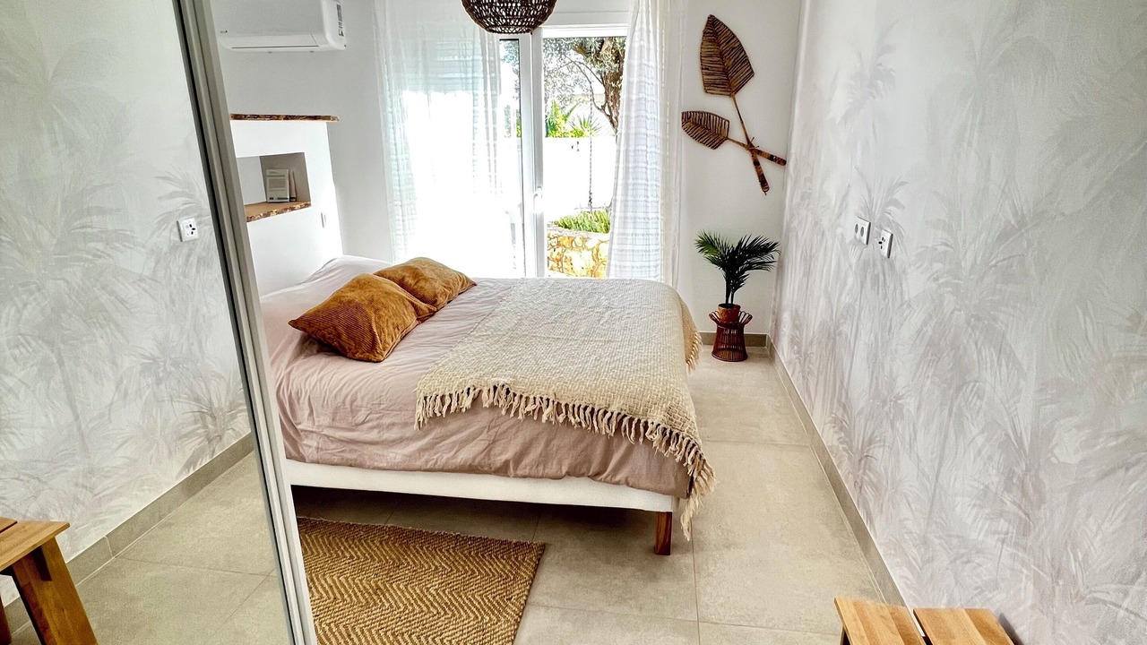Photo of Bedroom in Tunes