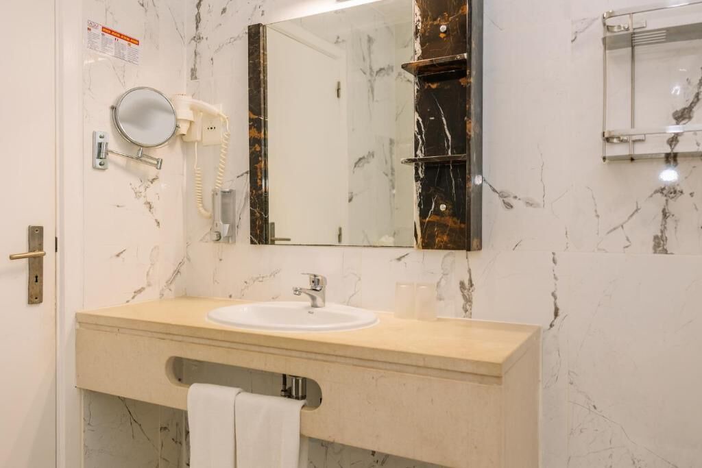 Photo of Bathroom in Oura