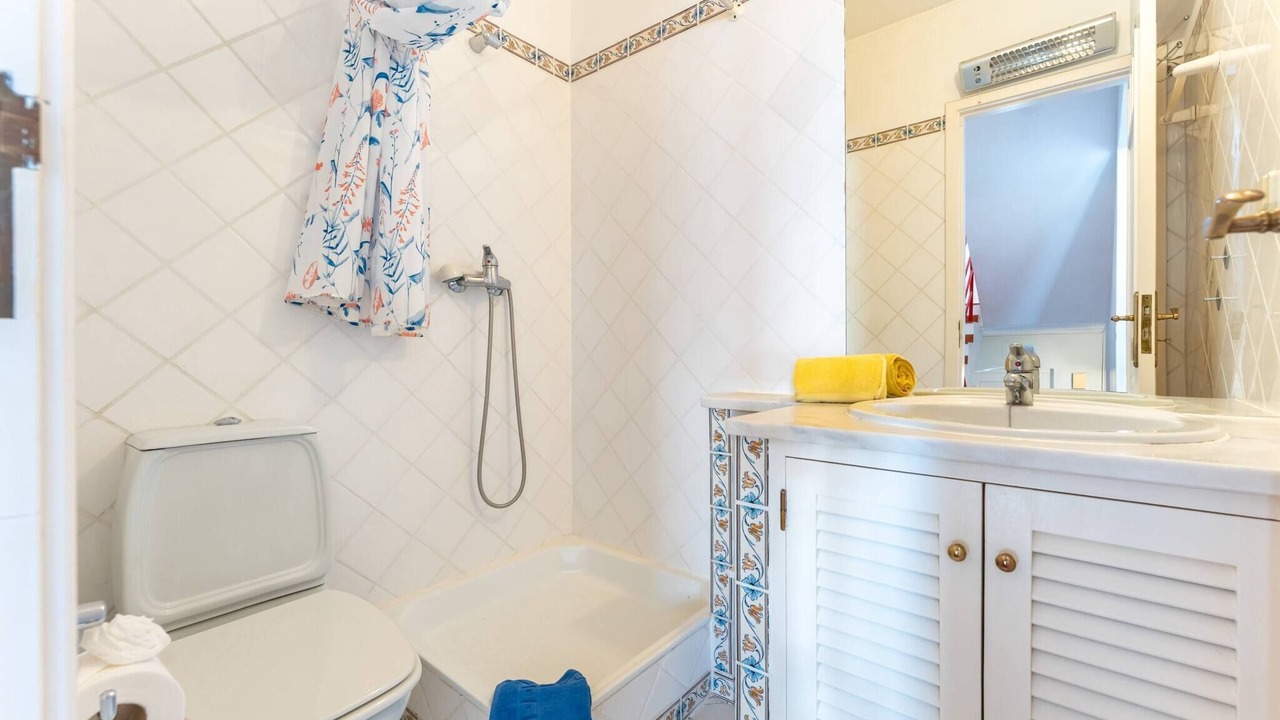 Photo of Bathroom in Gale