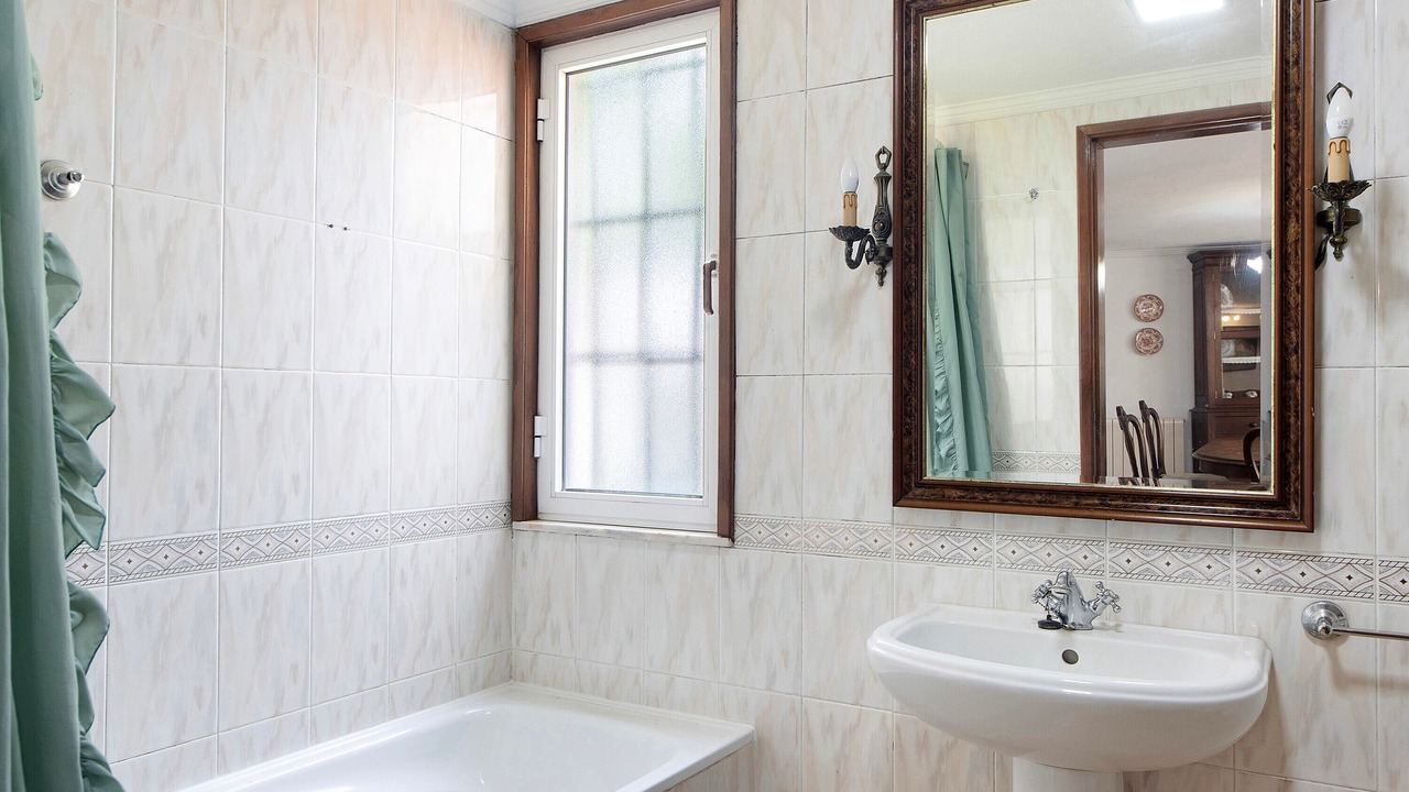 Photo of Bathroom in Paradela