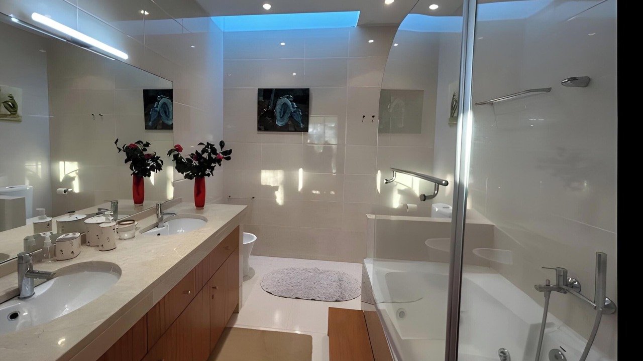Photo of Bathroom in Lanhelas