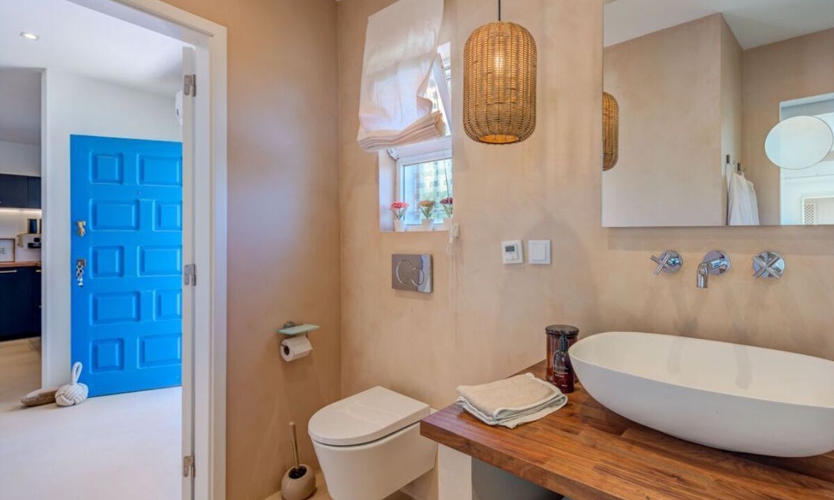 Photo of Bathroom in Alfeicao