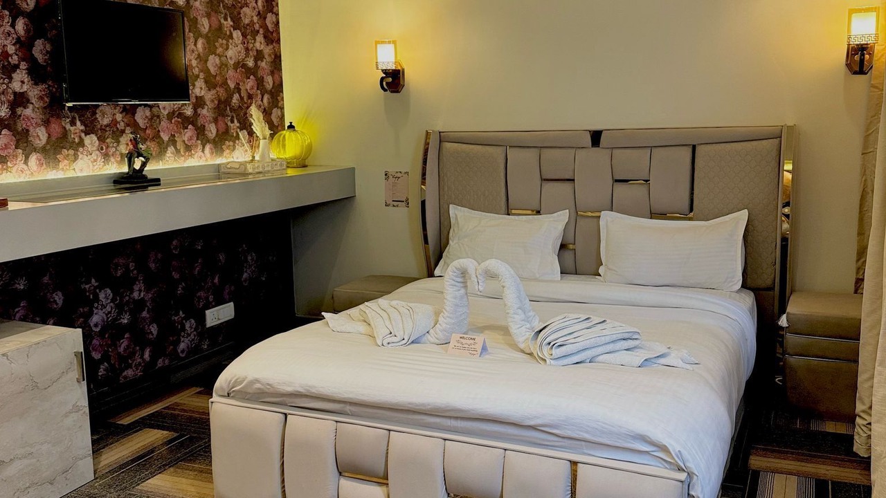 Photo of Bedroom in Kalkaji