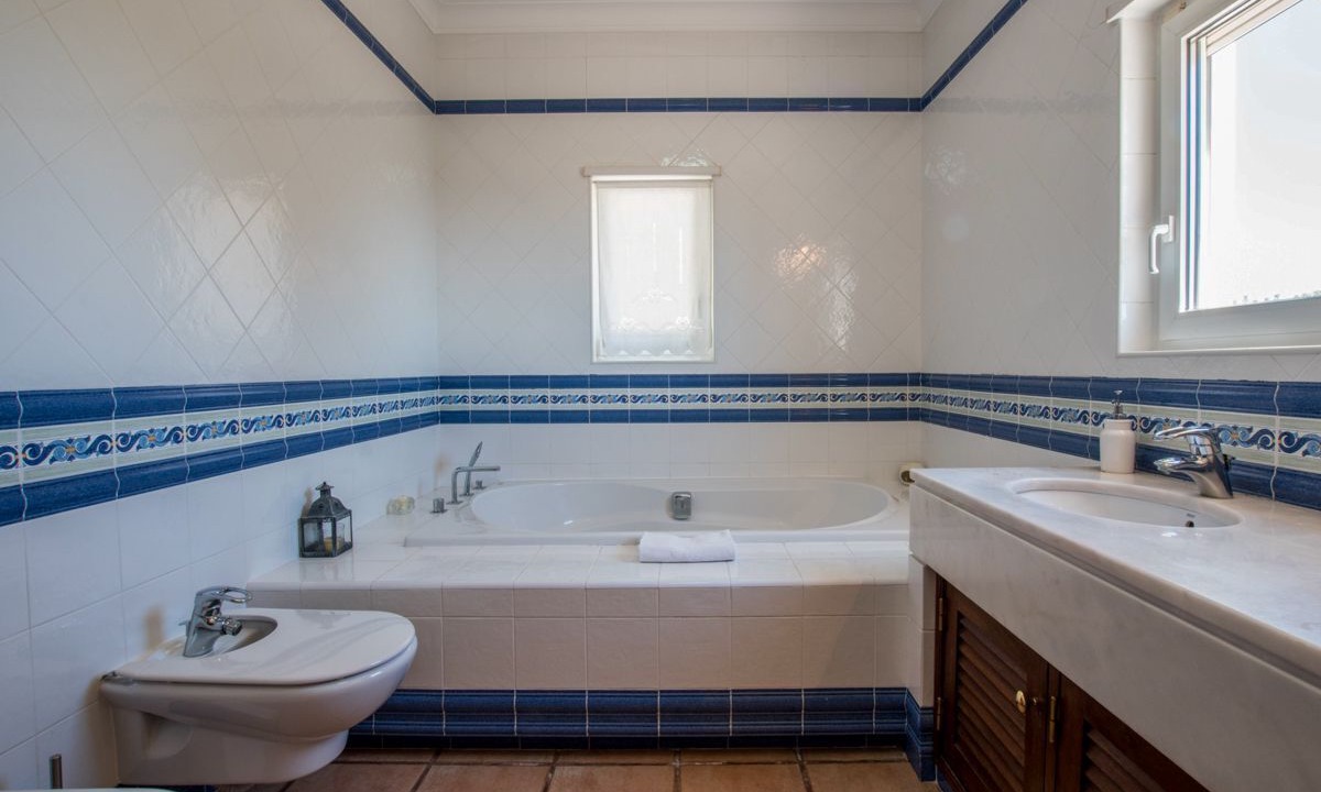 Photo of Bathroom in Quinta das Raposeiras