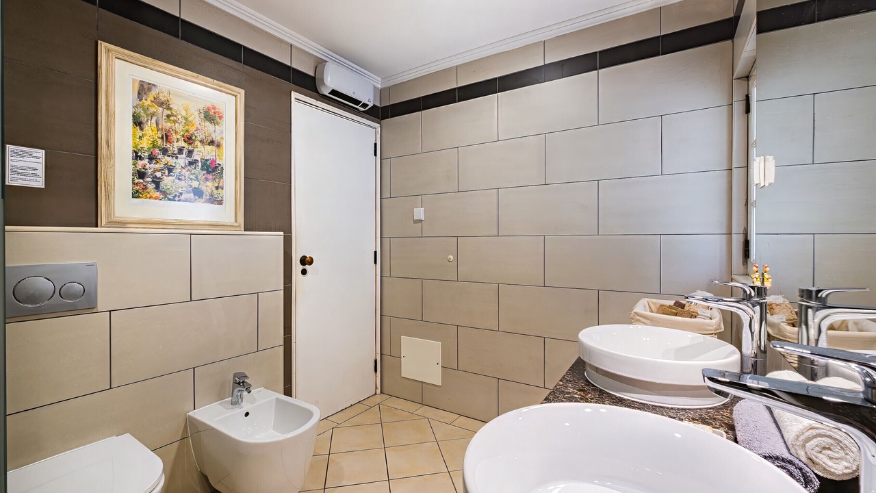 Photo of Bathroom in Guia