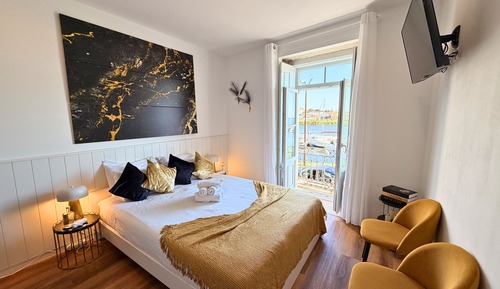 Ave Balcony Room