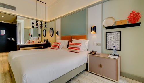 Family Room, Connecting Rooms (or adjoining)