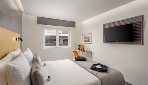 Deluxe Double Room, Private Bathroom, Pool View