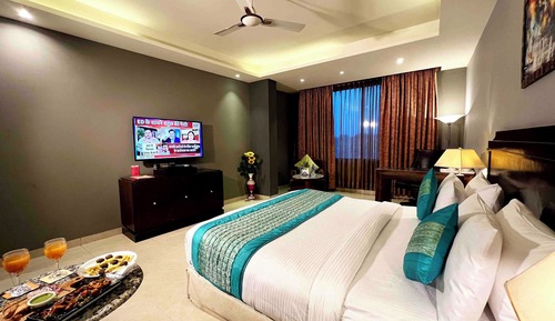 Executive Room, City View