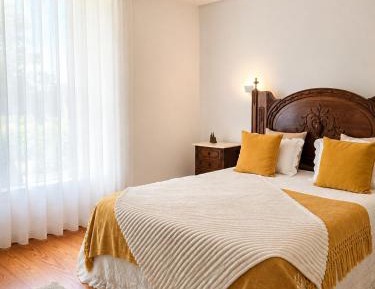 Deluxe Double Room (2 Adults + 1 Child)