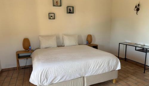 Deluxe Room (2 Adults + 1 Child)