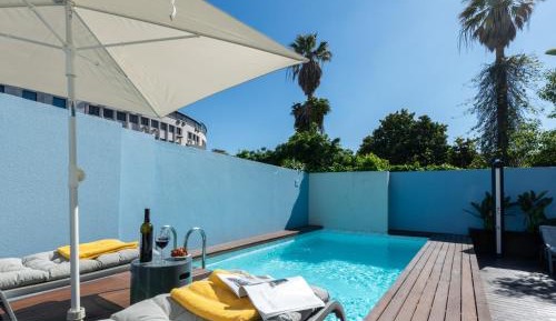 One-Bedroom Apartment with Balcony