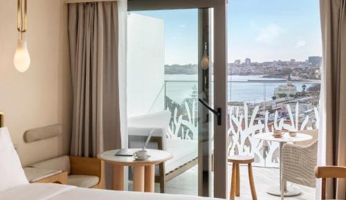 Double or Twin Room with Bay View