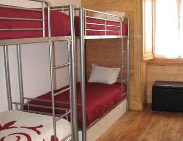 Single Bed in Mixed Dormitory Room (8 Beds)