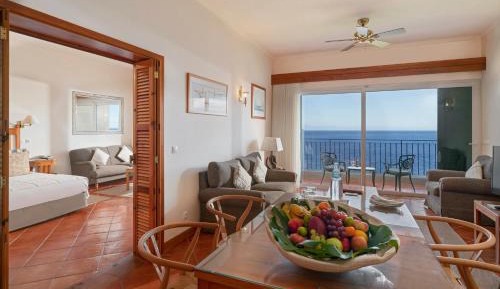 Premium Suite with Sea View and Balcony