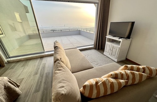 A Ver-o-Mar Apartment | Breathtaking Ocean Front Studio in Povoa de Varzim