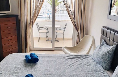 Lagos Apartment | Studio apt With Spectacular Views of Lagos Marina
