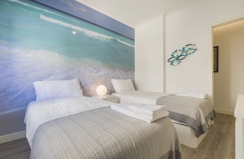 Parede Apartment | Cozy Seaview Apartment