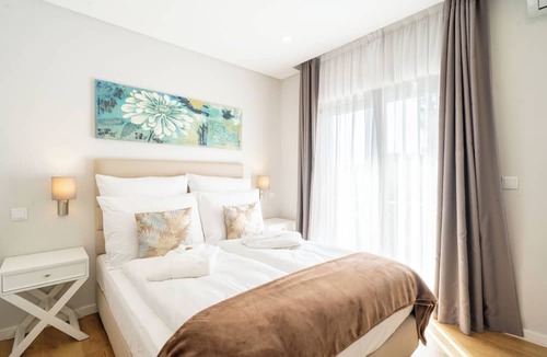 Consolacao Bed & Breakfast | Silver Seahorse Garden Retreat