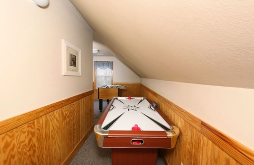 Pigeon Forge House | Cedar Falls 8 - Three Bedroom Chalet