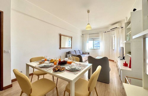Cavacos Apartment | Quarteira Central 3 by Homing