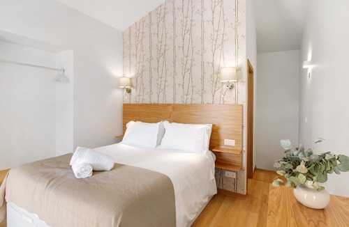 Camara de Lobos Apartment | Holiday Home "Casa do Calhau" close to the Sea with Private Terrace & Wi-Fi