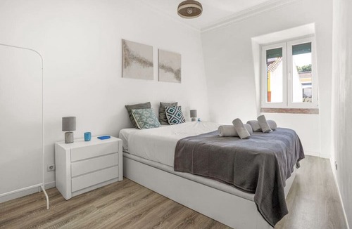 Santa Isabel Apartment | Estrela Panoramic Views by Lisbeyond