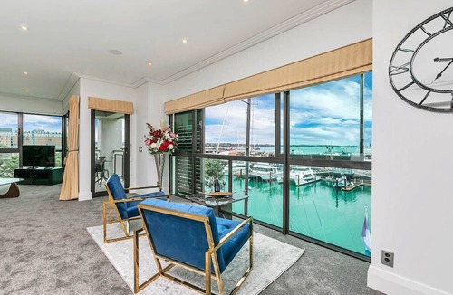 Auckland Central Business District Apartment | Waterfront Wonder + CP!