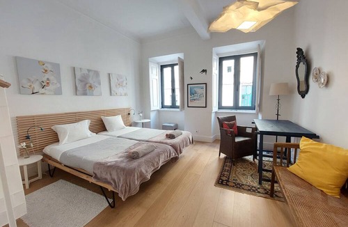 Penha de Franca Apartment | Apart. with private garden - central location/3 metro stops to historic center