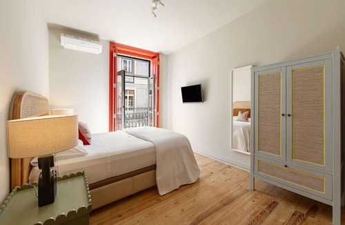 Baixa Apartment | ❤️The Traditional Arts Tribute | Sunny Balcony at Downtown!