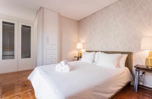 Merces Apartment | Charming Flat with A/C & Terrace in Príncipe Real