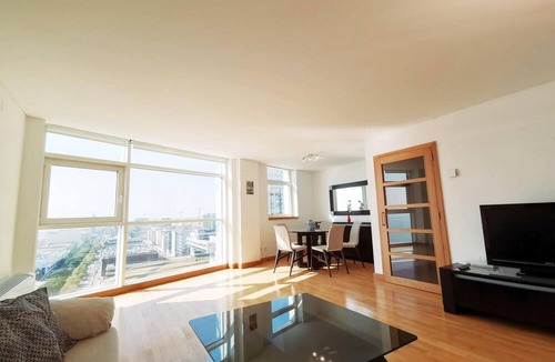 Parque das Nacoes Apartment | High Floor Apartment in Tower with River View Parque Nacoes Expo11