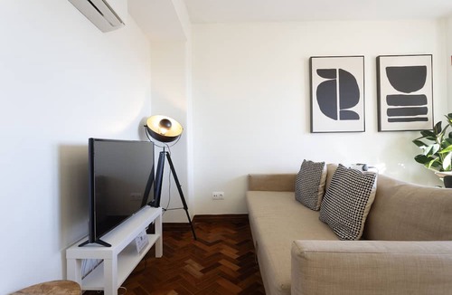 Santo Antonio Apartment | Divine Port's Wine in Lisbon by Misha's Place (2B)