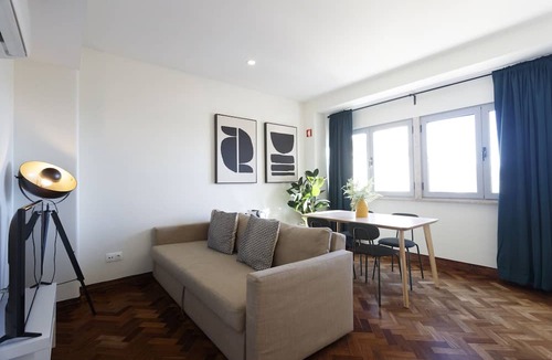 Santo Antonio Apartment | Divine Port's Wine in Lisbon by Misha's Place (2B)