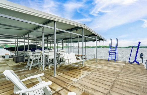 Lake Ozark House | Water Sports On-Site! Lake of the Ozarks Townhome