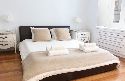 Penha de Franca Apartment | Comfort Apartment with Balcony by LovelyStay