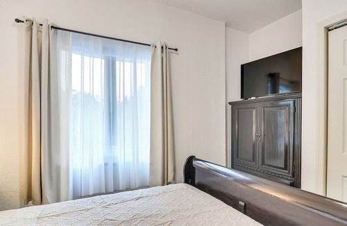 St. Petersburg House | 4 Mi to Dtwn St Pete! Pet-Friendly Home w/Yard