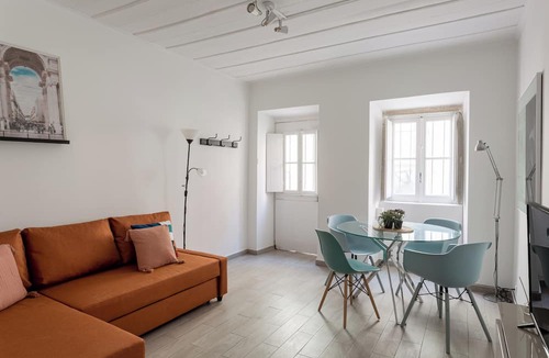 Merces Apartment | Cozy 1BR in Príncipe Real with Small Patio