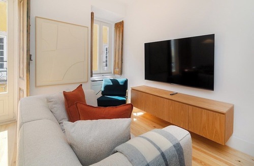Encarnacao Apartment | Steps from Lisbon’s Best Bars, Cafés & Culture