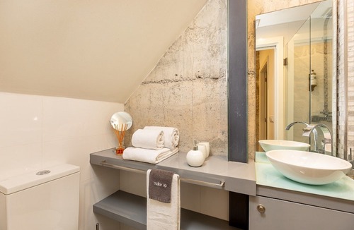 Sao Nicolau Apartment | Porto Stay for 3 near Ribeira