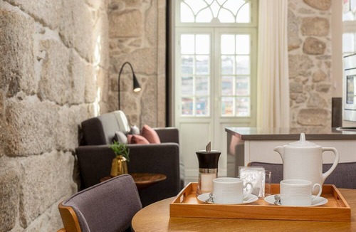 Sao Nicolau Apartment | Porto Stay for 3 near Ribeira
