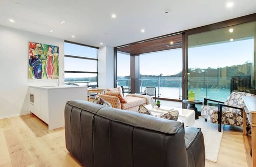 Hobsonville Apartment | Gorgeous Home with Catalina Bay Views and Carpark