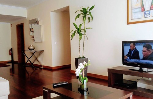 Santa Maria Maior Apartment | Top Floor in Funchal Center near Farmers Market Free Wifi private parking