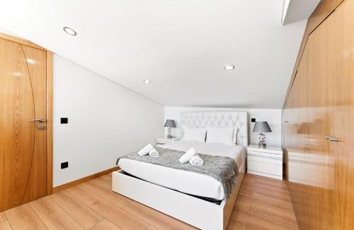 Marinhas House | GuestReady-Contemporary Retreat with Rooftop