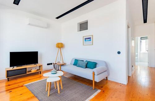 Penha de Franca Apartment | Urban Haven a 2BR Modern Retreat