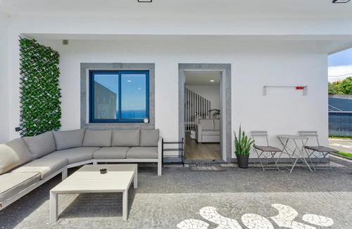 Gaula Apartment | Modern Sea View Studio with Private Parking