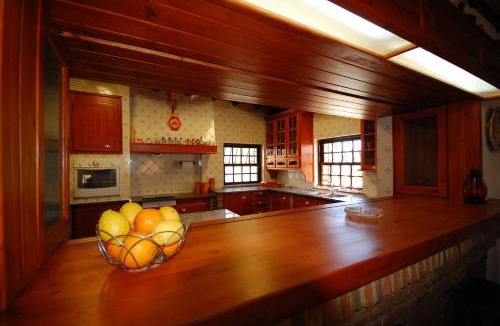 Fonte do Bispo Villa | Rustic Villa Tavira with Mountain Views and Pool