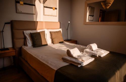 Linda-a-Velha Apartment | Premium Flat at Ajuda/Belém with Balcony, Parking!